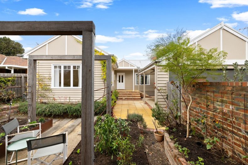 15 Mernda Avenue, Cheltenham, VIC