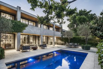 18 Winifred Crescent, Toorak, VIC