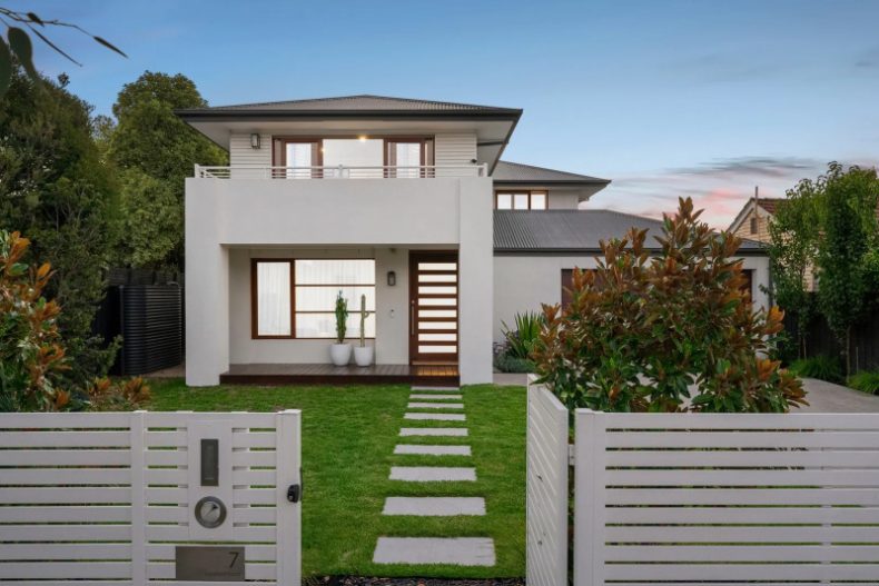 7 Earlsfield Road, Hampton, VIC