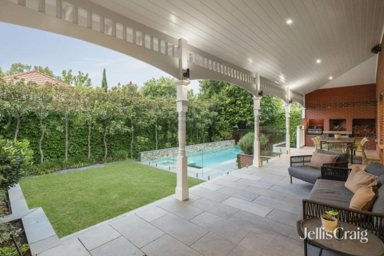 16 Fernhurst Grove, Kew, VIC