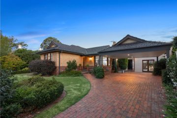 8 Oswald Thomas Avenue, Hampton East, VIC