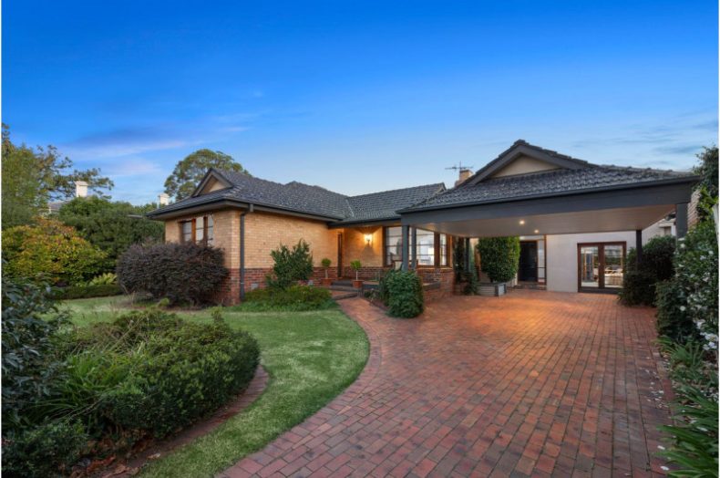 8 Oswald Thomas Avenue, Hampton East, VIC