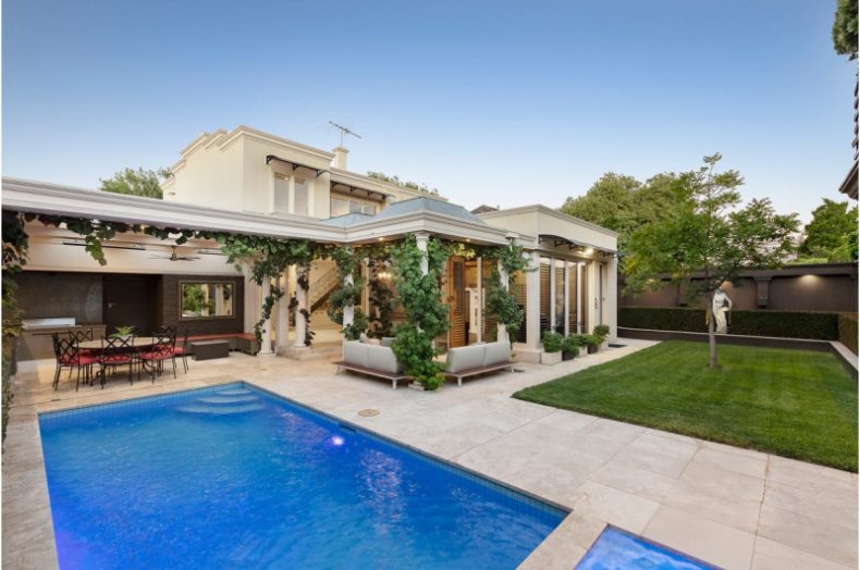 6 Rothesay Avenue, Brighton, VIC