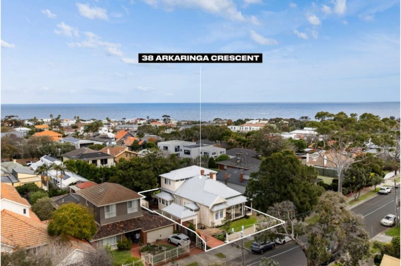 38 Arkaringa Crescent, Black Rock, VIC