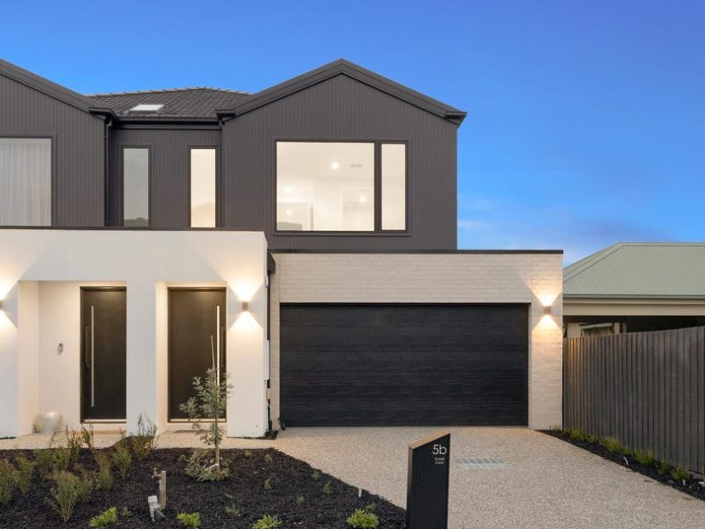5b Russell Court, Mentone, VIC