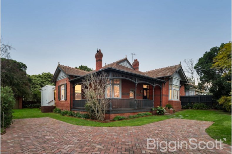 11 Canterbury Road, Camberwell, VIC